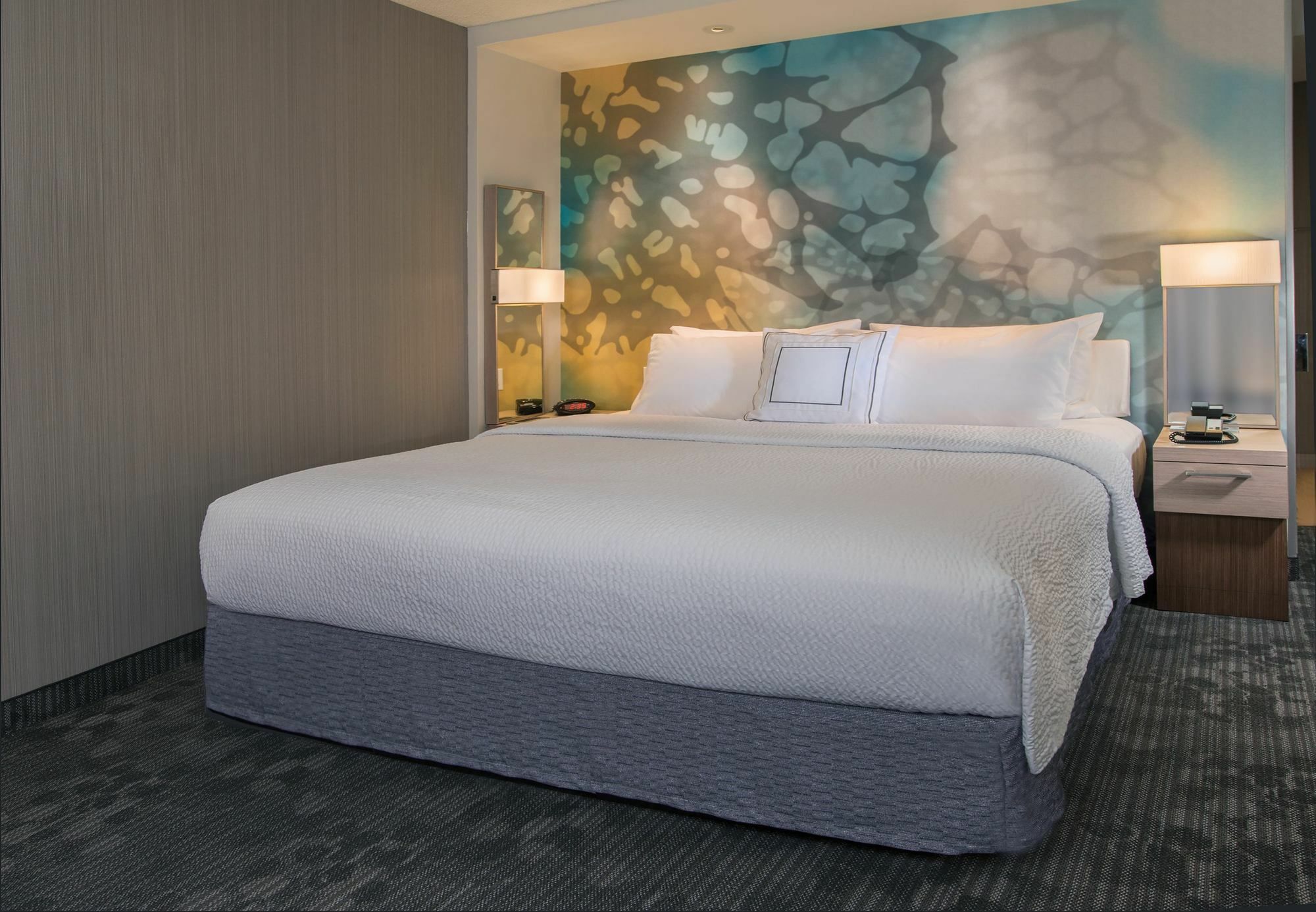 Courtyard By Marriott Hotel