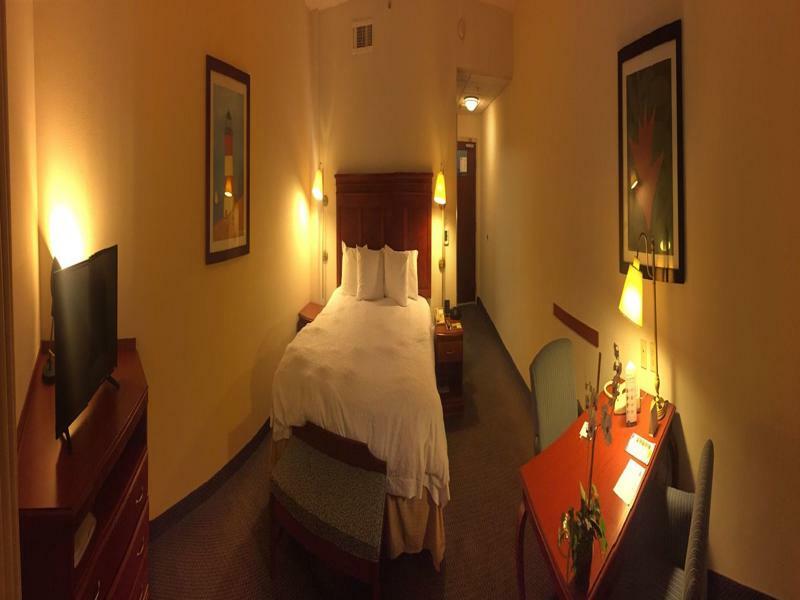 Hampton Airport Hotel