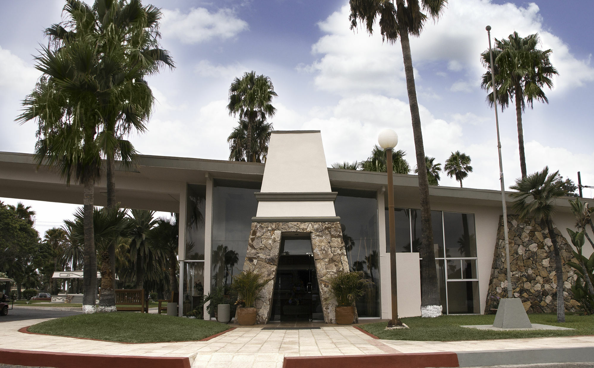 Hotel Estero 4*