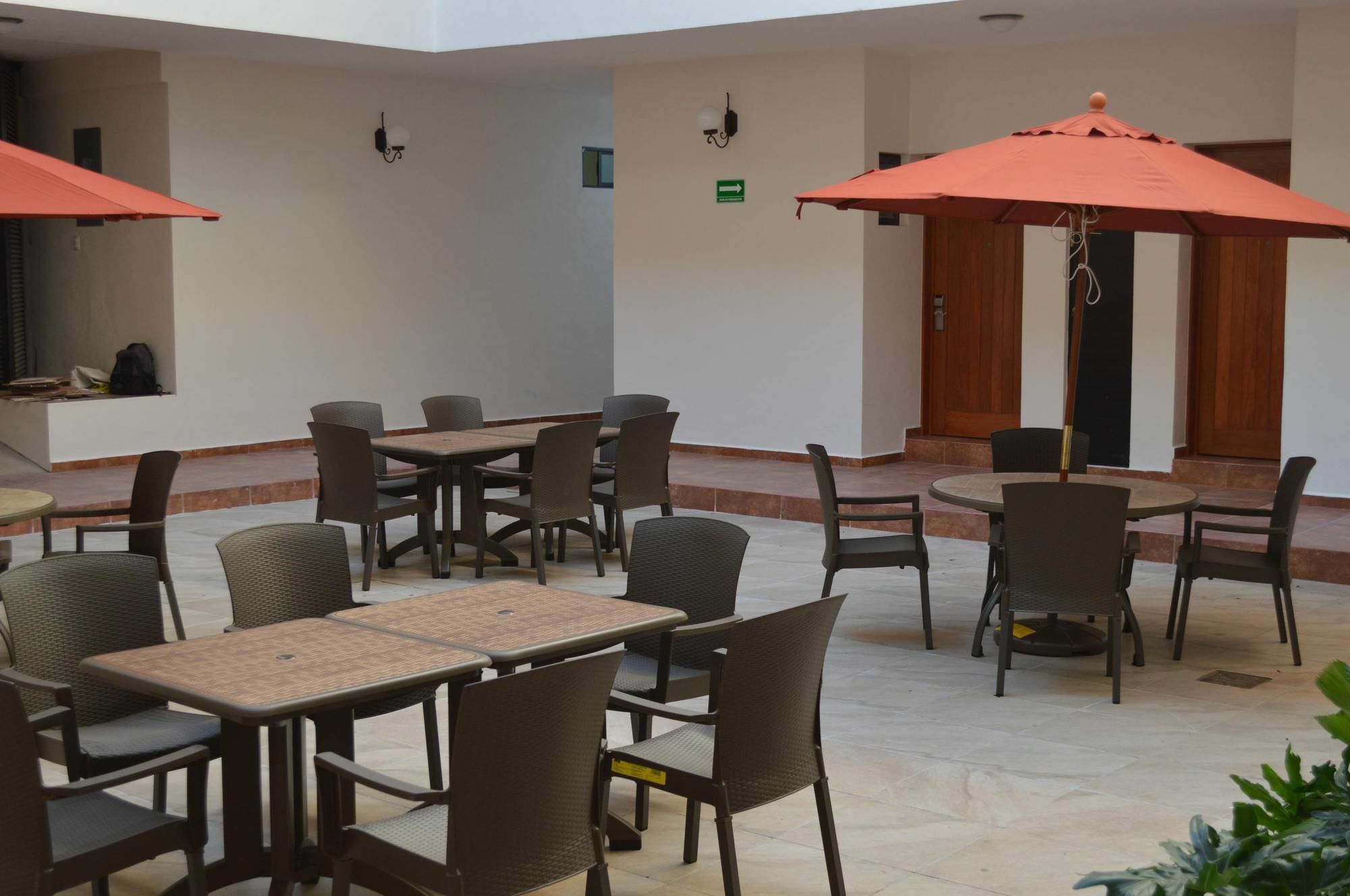 Concierge Plaza La Hotel 3*