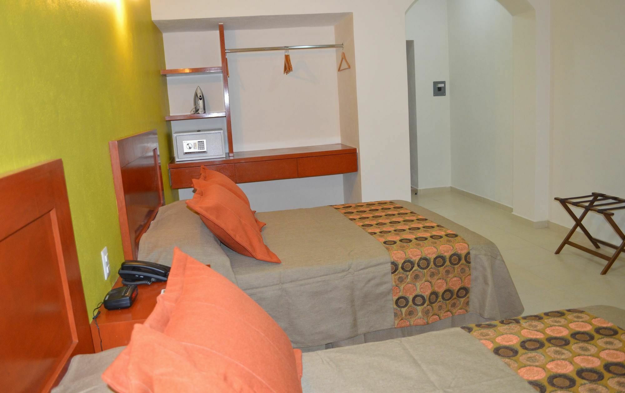 Concierge Plaza La Hotel 3*