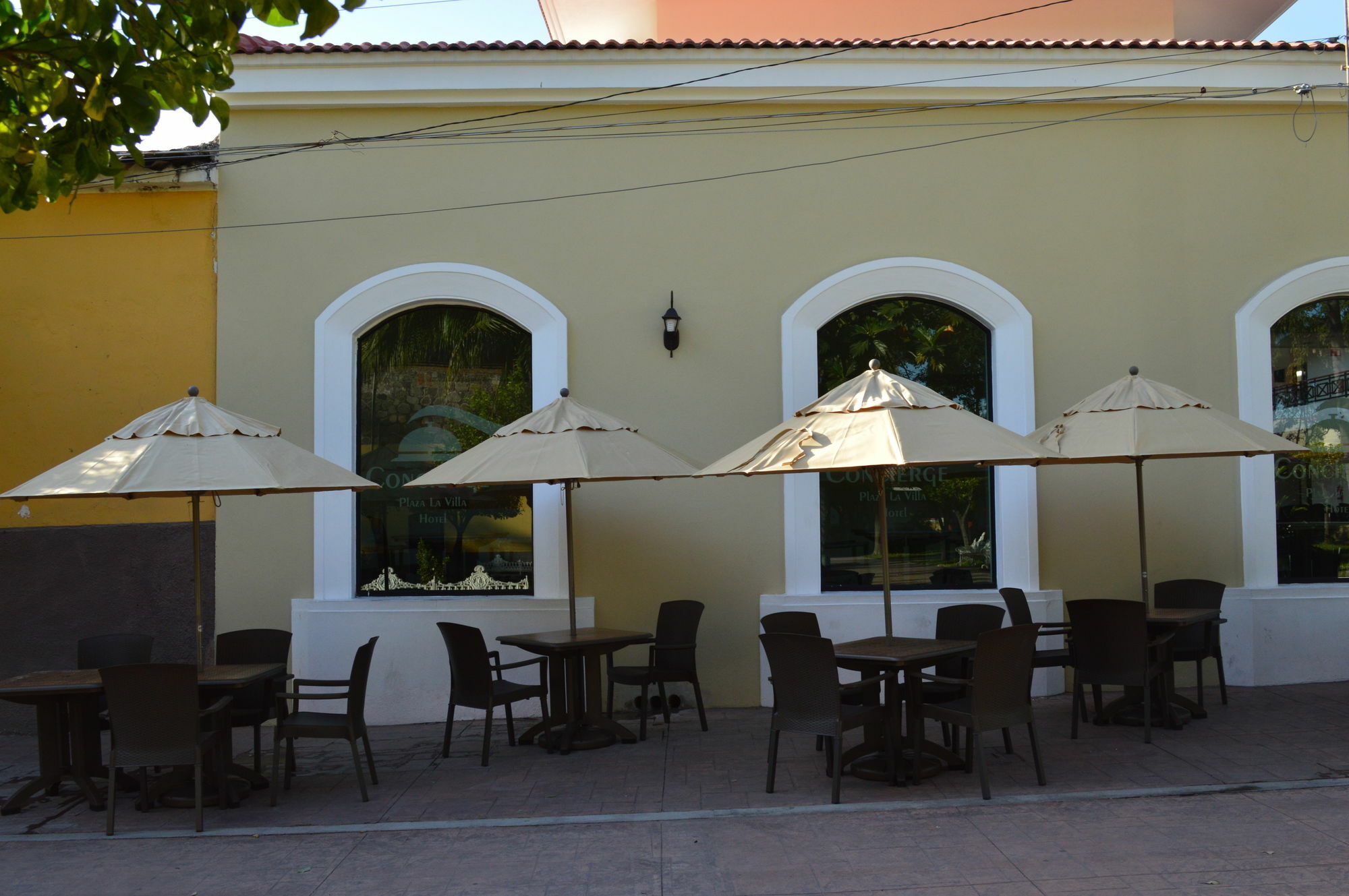 Hotel Concierge Plaza La Colima