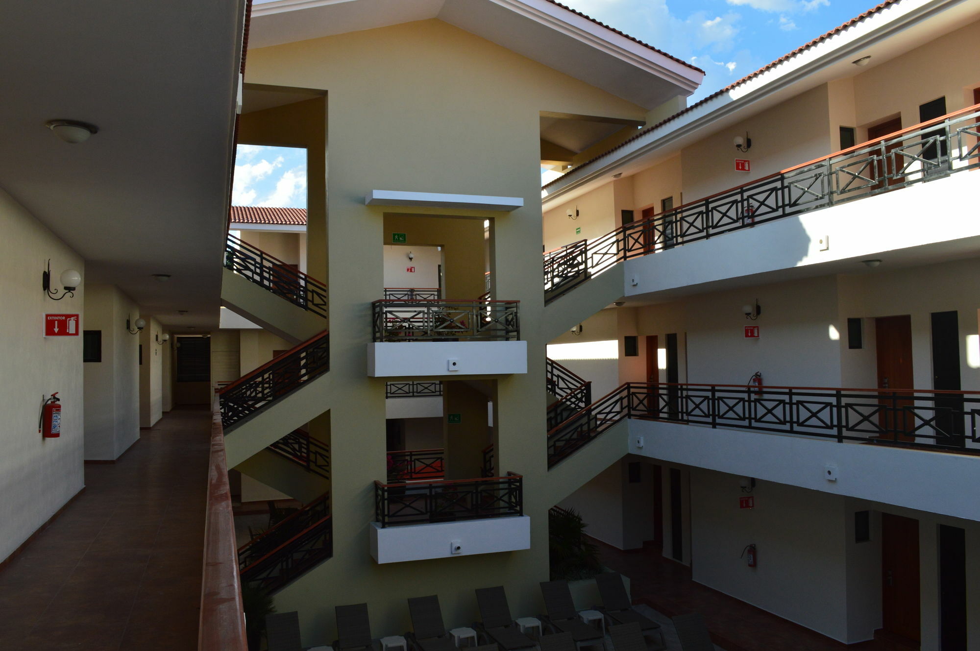 Concierge Plaza La Hotel 3*