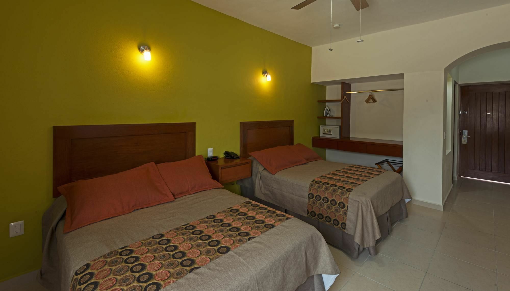 Concierge Plaza La Hotel 3*