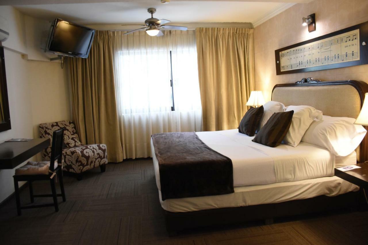 Clara Luna Hotel