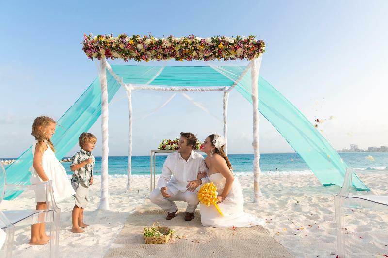 Resort Altitude At Krystal Grand Cancun