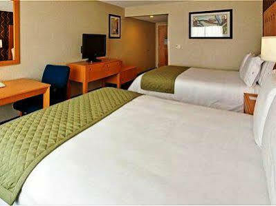 Hotel Express & Aeropuerto By Ihg