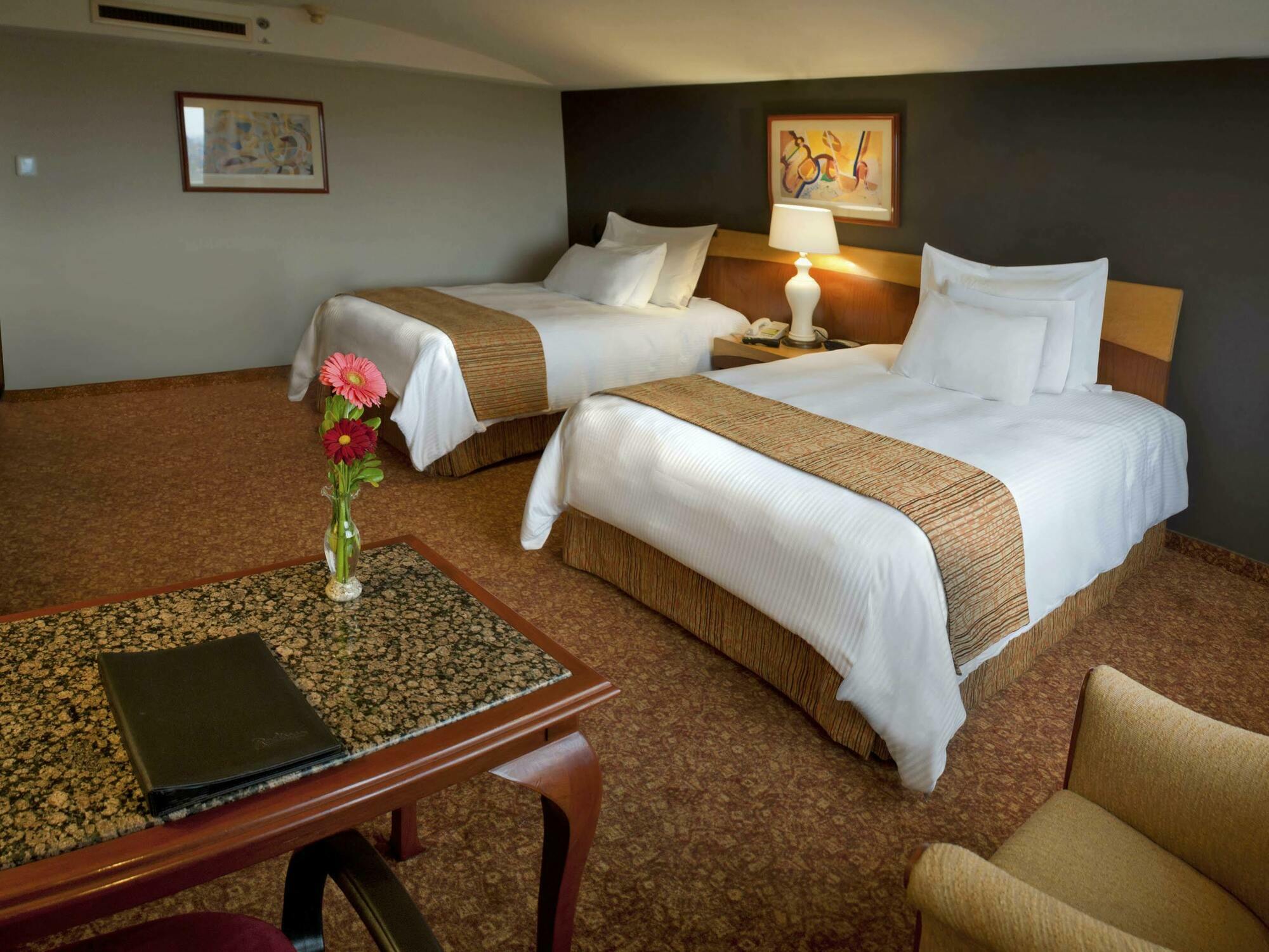 Courtyard By Marriott Revolucion Hotel