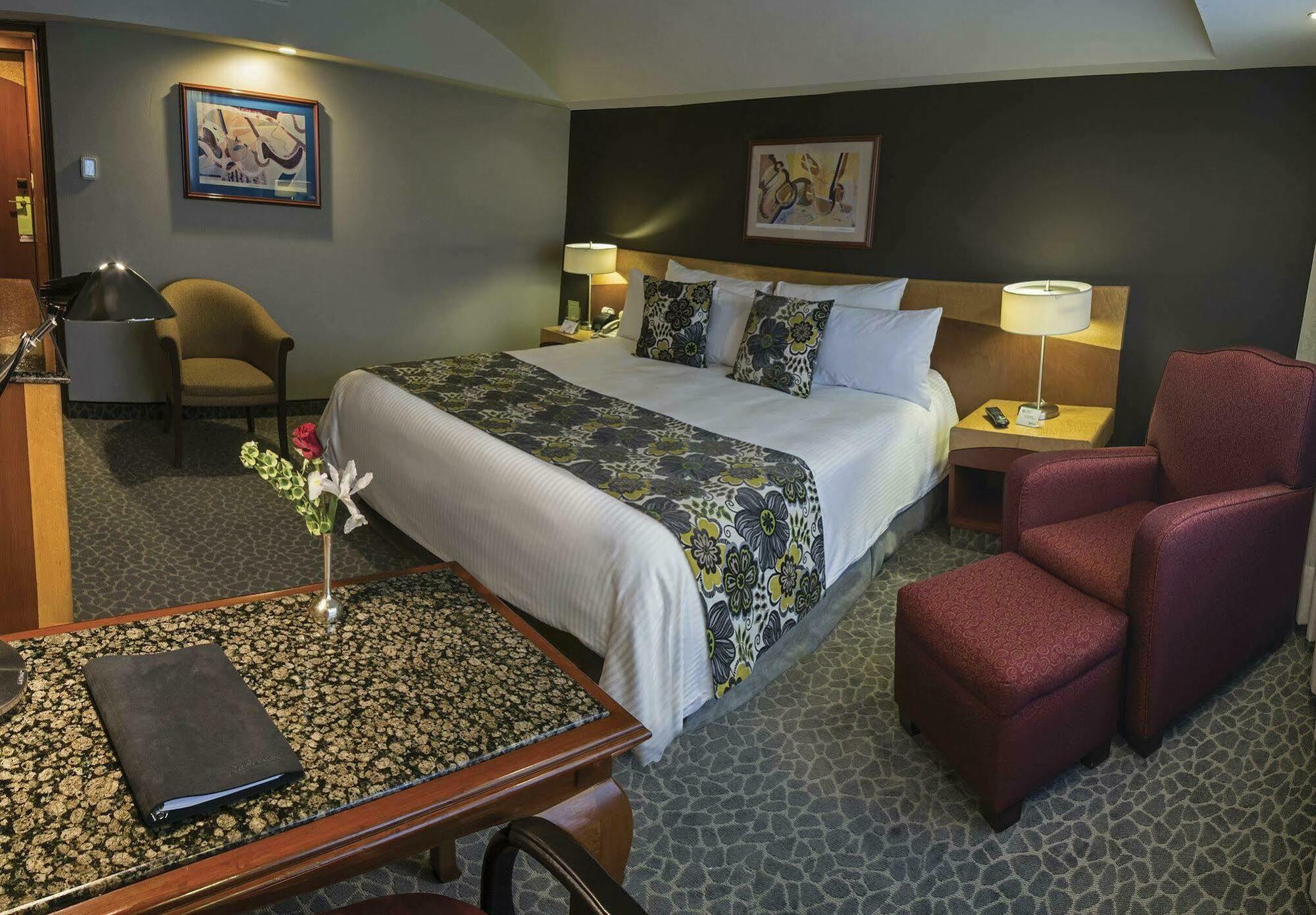 Courtyard By Marriott Revolucion 4*