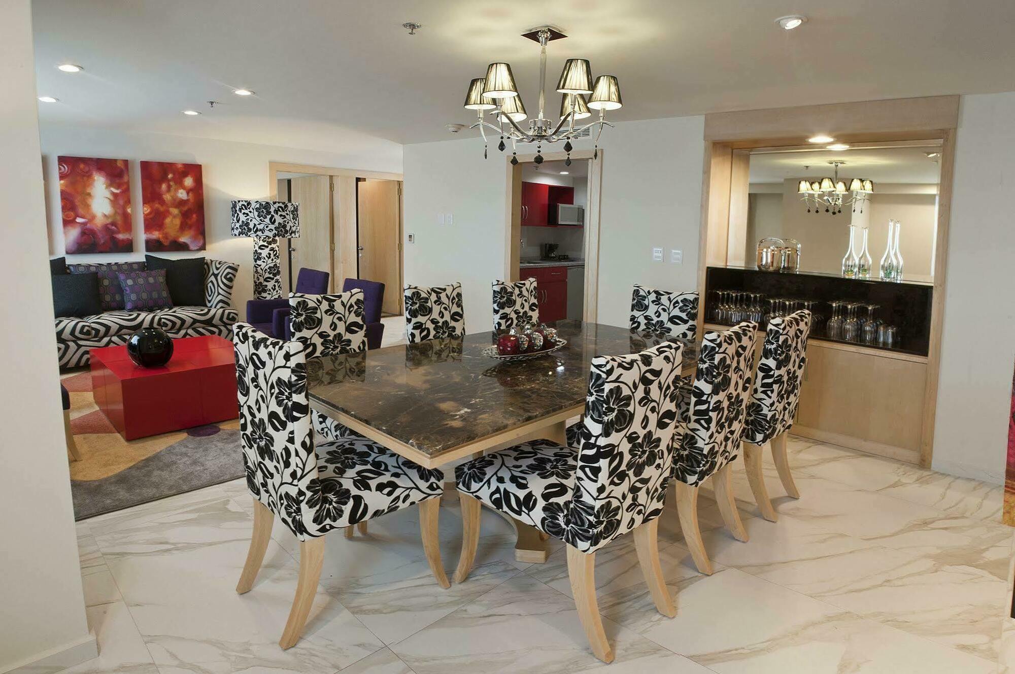Hotel Courtyard By Marriott Revolucion