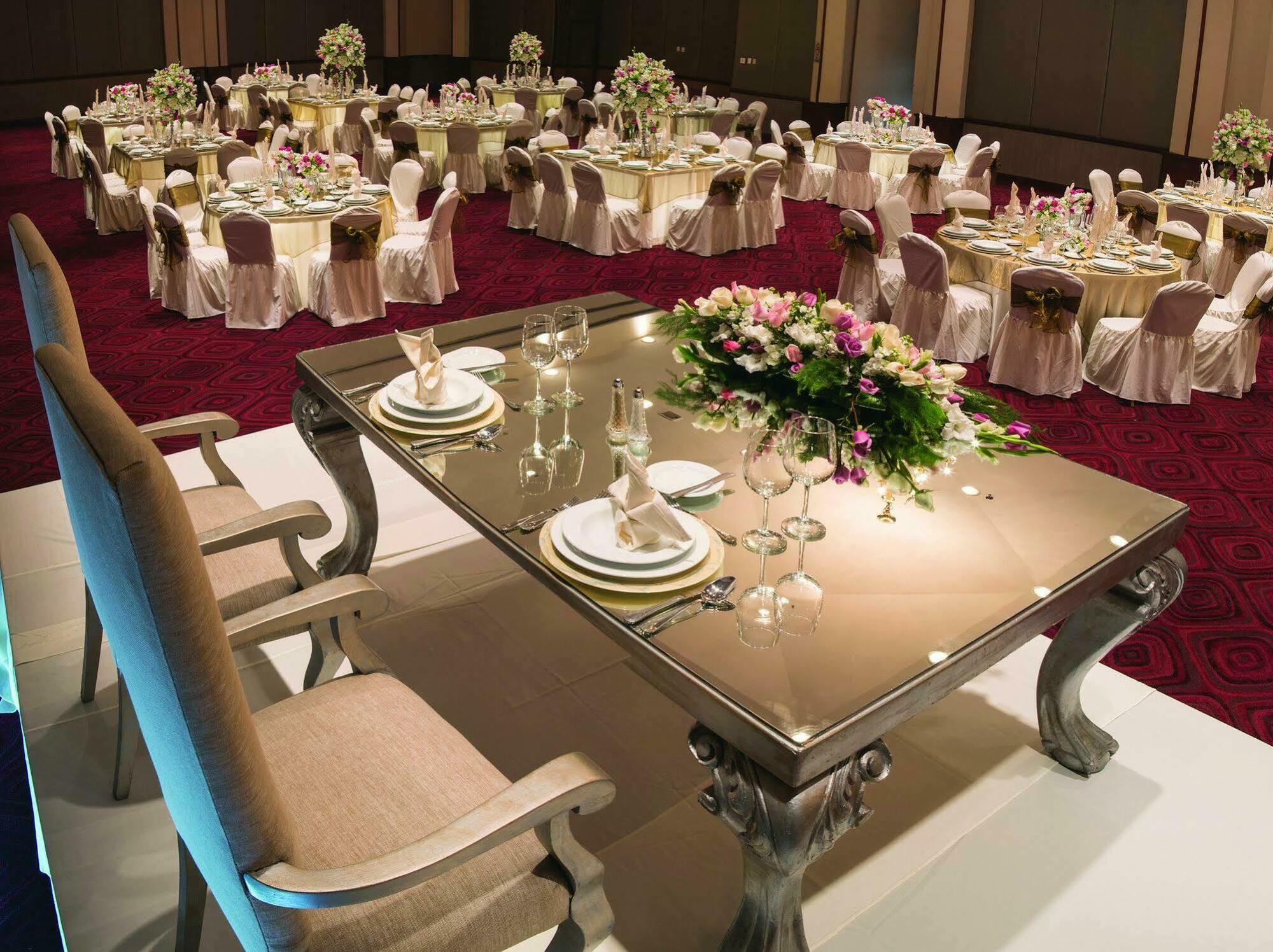 Courtyard By Marriott Revolucion