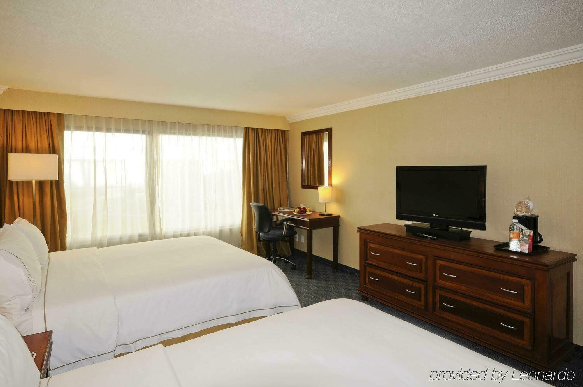 Express By Ihg Hotel 4*