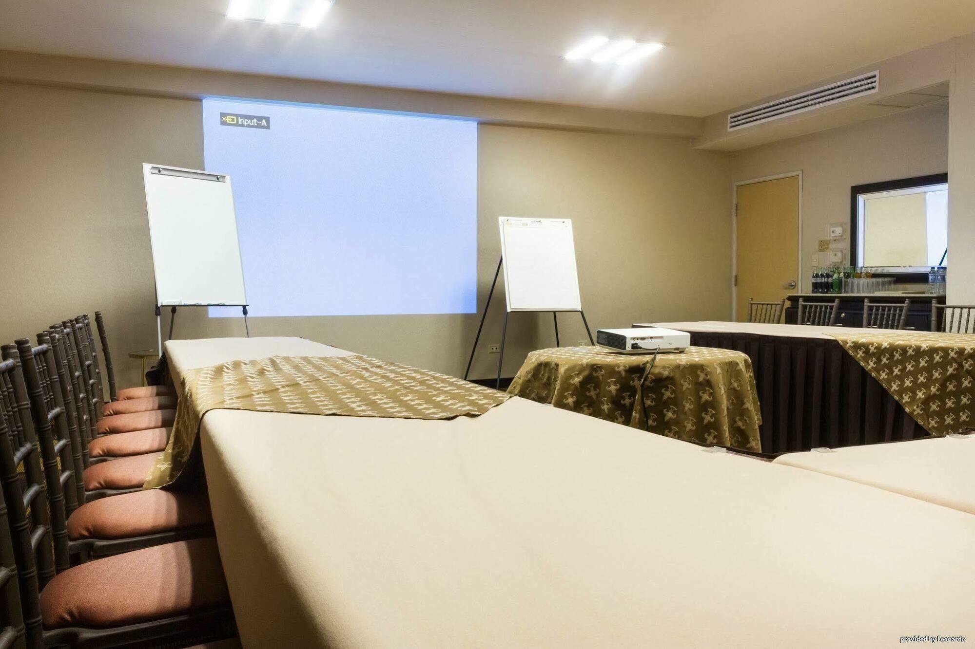 Western Monterrey Airport Hotel 3*
