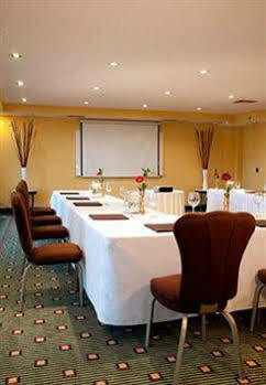 Hotel Courtyard Airport 4*