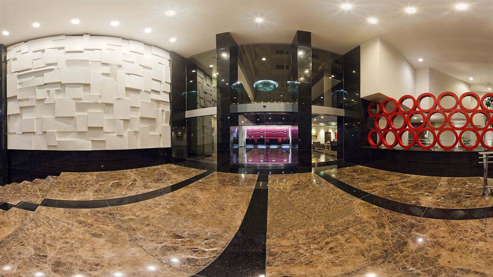 Courtyard By Marriott Revolucion Hotel