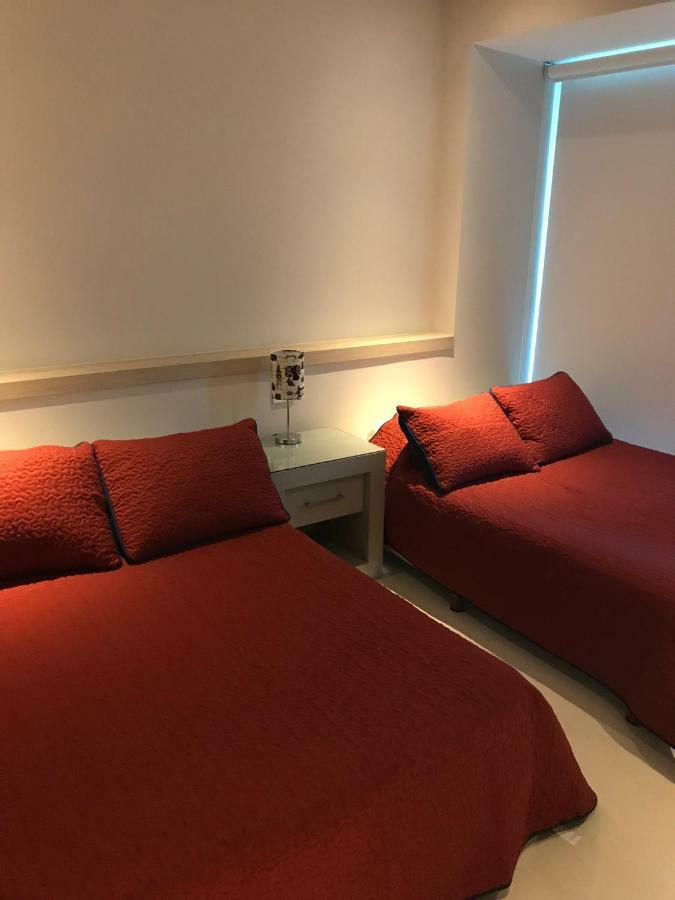 Peninsula 12 D *