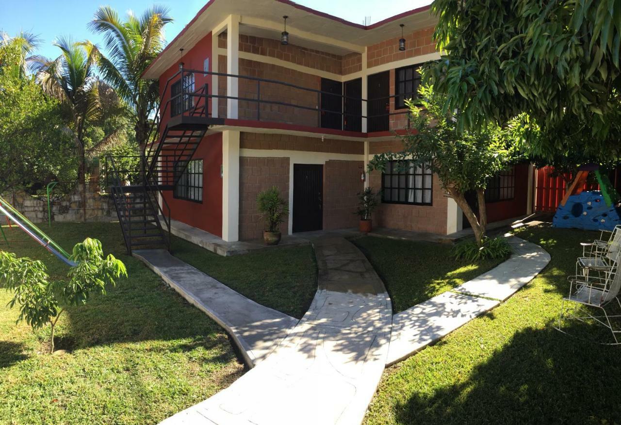 Guest house Hostal Aquismon