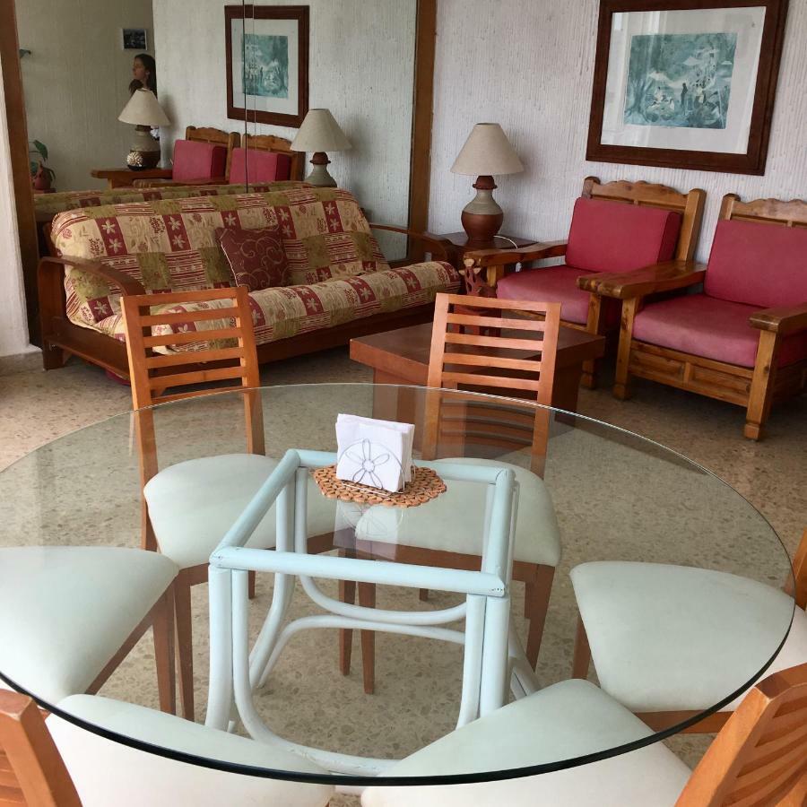 En Cabo Marques Diamante, Departamento Con Vistas Al Mar Y Atardeceres Espectaculares, Cerca Esta La Playa Al Nivel De La Caseta Del Condominio De Pto Marquez, Enfrente, Wifi, Restaurante, Albercas, 6 Personas * Acapulco