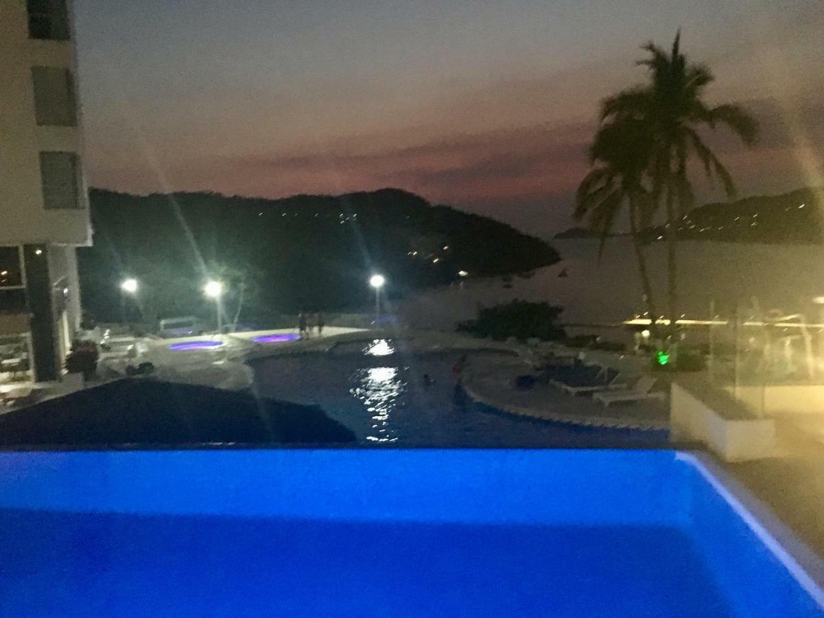 Apartment En Cabo Marques Diamante, Departamento Con Vistas Al Mar Y Atardeceres Espectaculares, Cerca Esta La Playa Al Nivel De La Caseta Del Condominio De Pto Marquez, Enfrente, Wifi, Restaurante, Albercas, 6 Personas