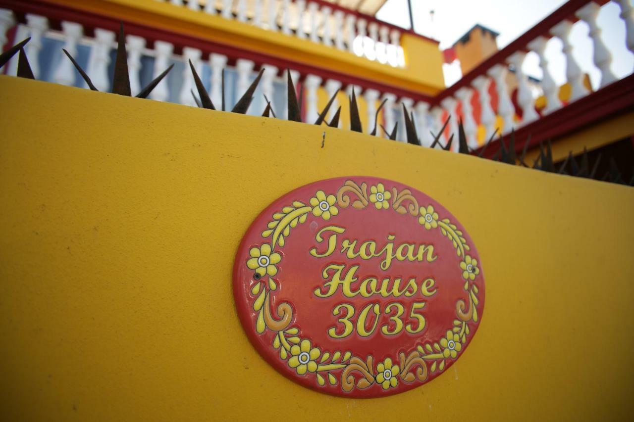 Trojan House * Ensenada