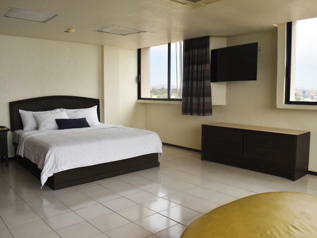 Corona Plaza 3*