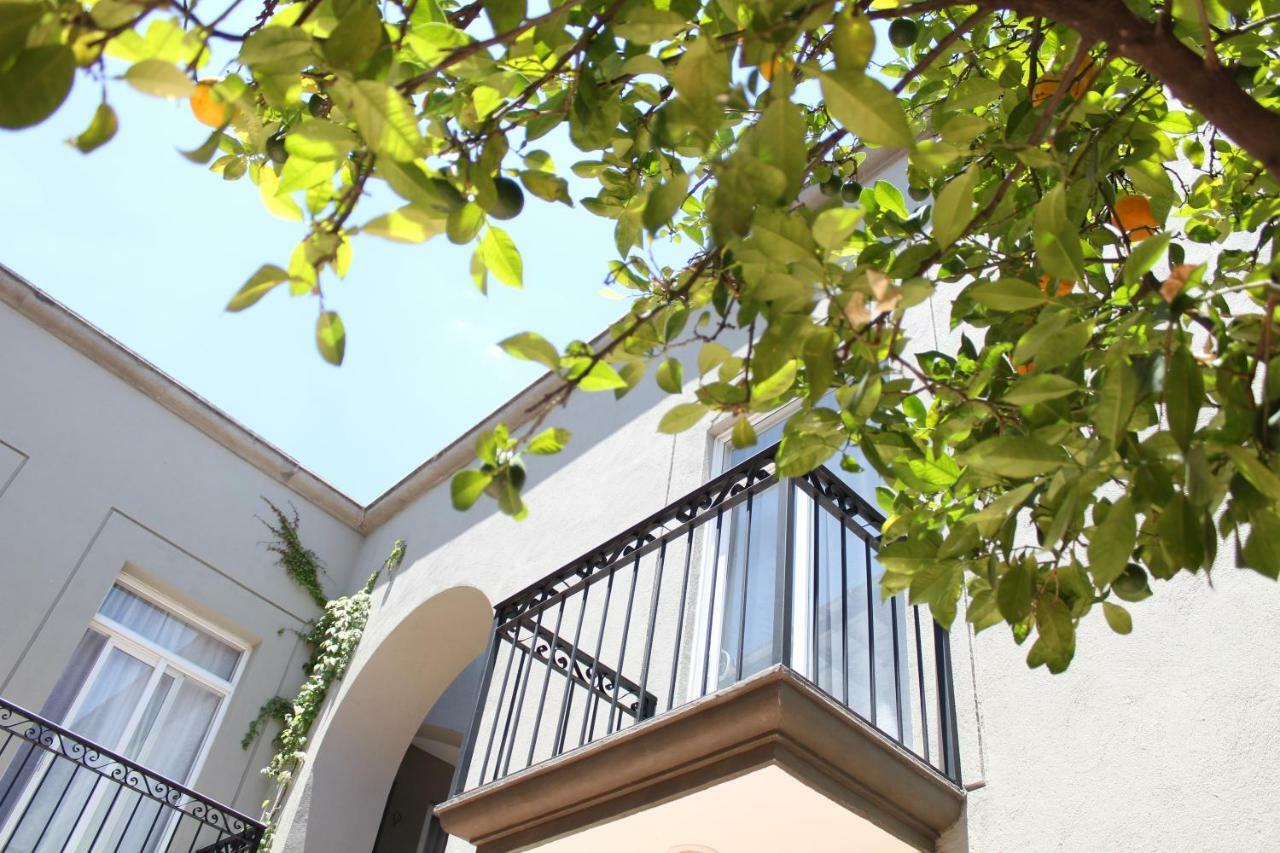 Mama Carlota Hotel