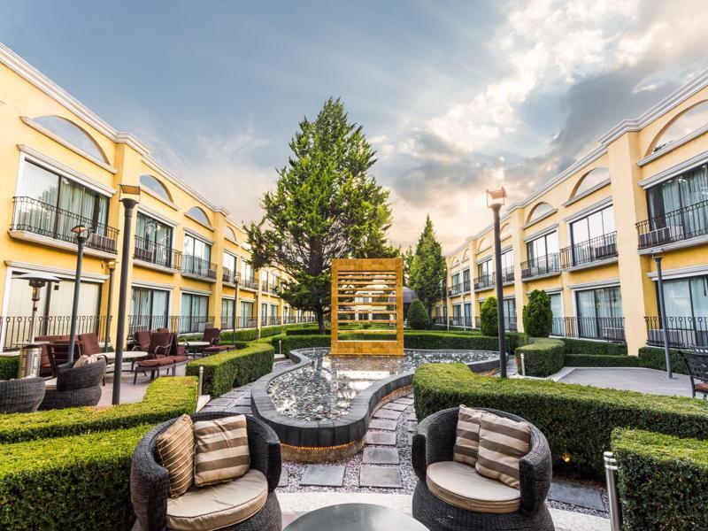 Courtyard Airport Hotel