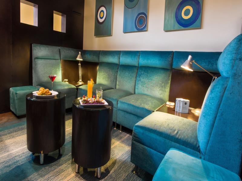 Courtyard Airport Hotel 4*