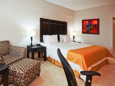Express By Ihg Hotel 4*