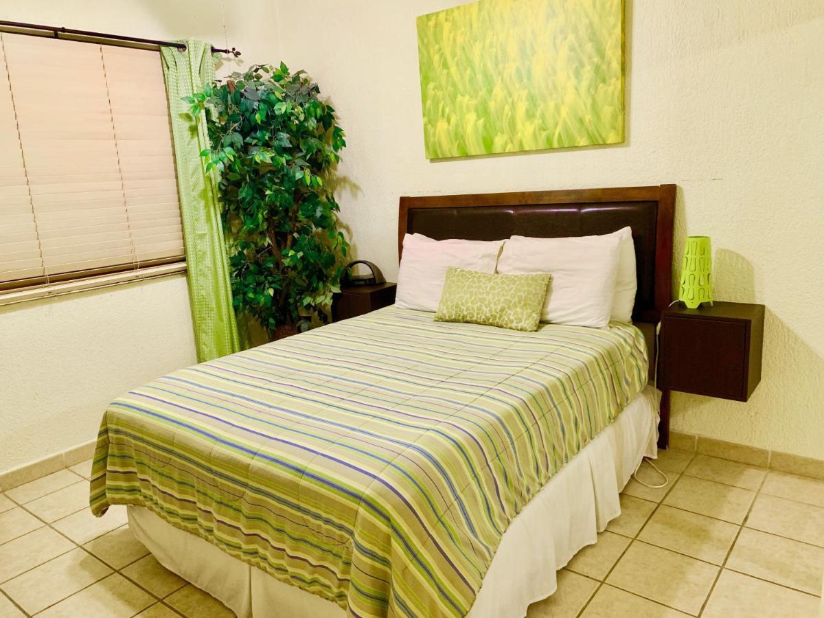 Beautiful Beachfront Condo Apartment *
