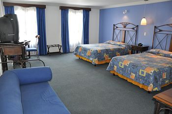 Ciros Hotel