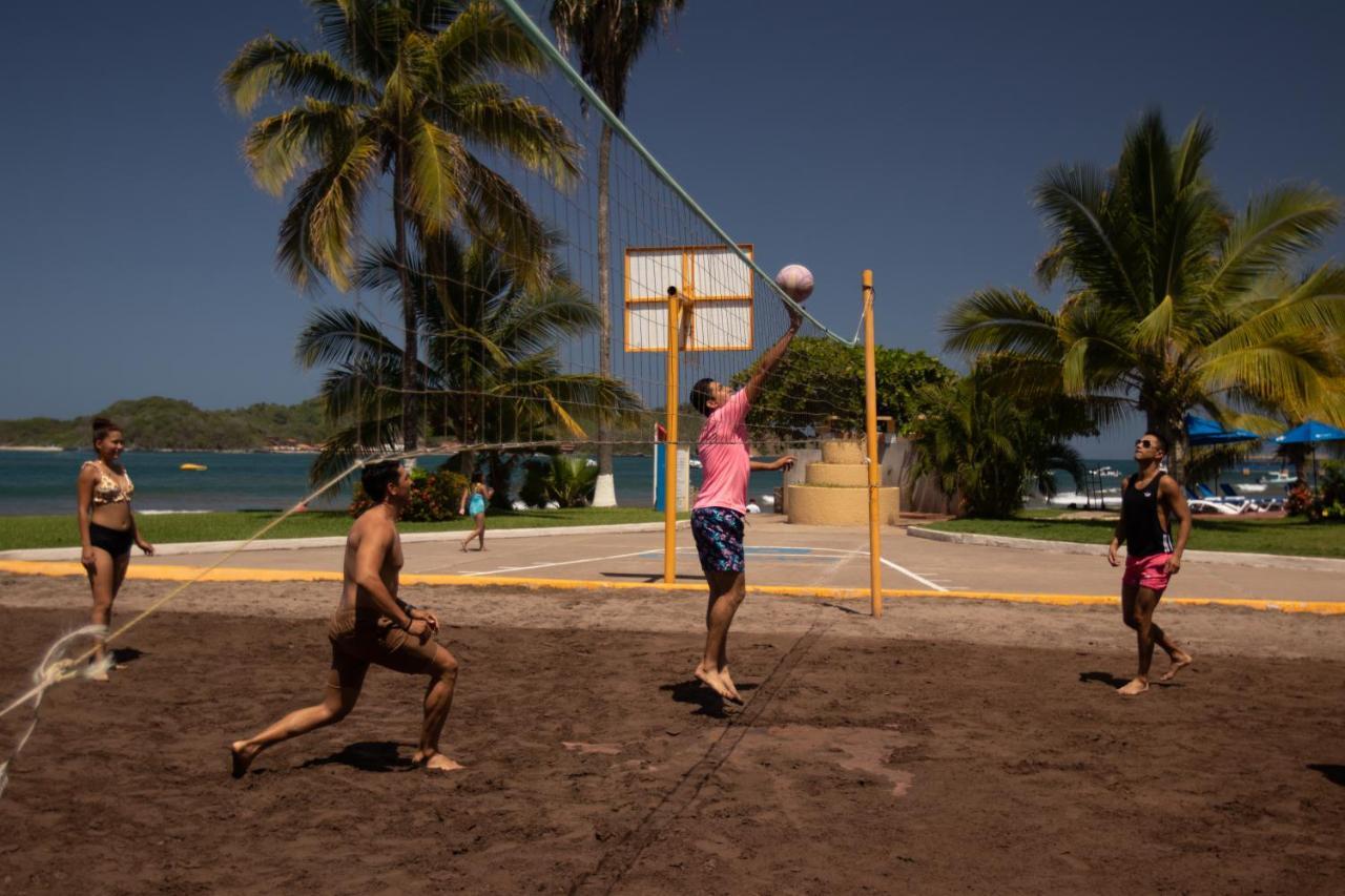 Qualton Club Ixtapa 4*