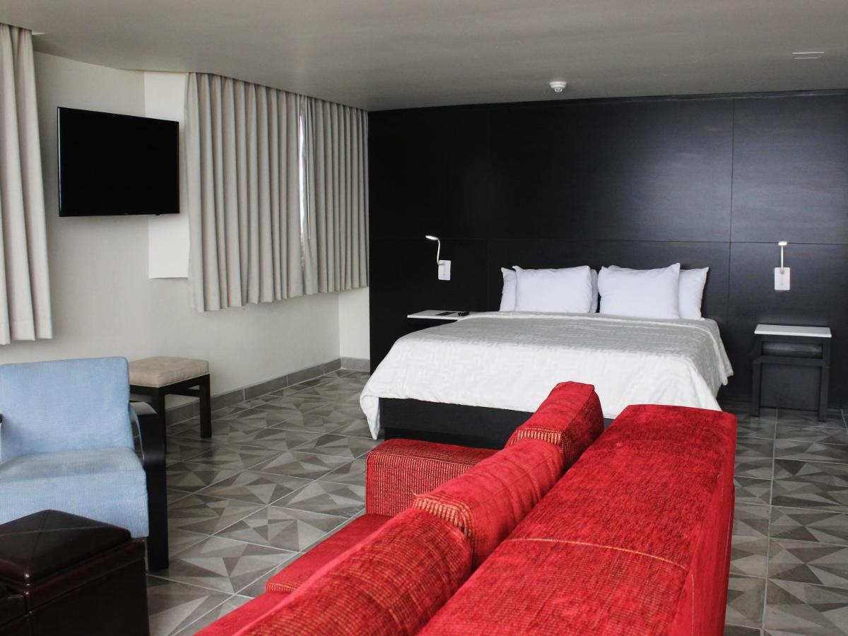 Corona Plaza 3*