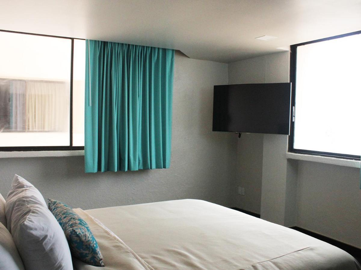 Corona Plaza Hotel