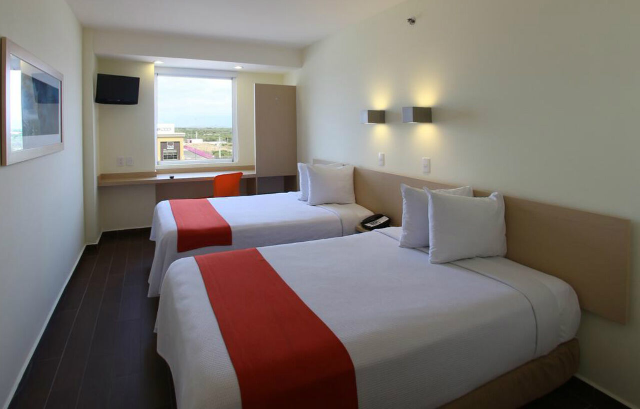 Hotel One Poliforum 3*