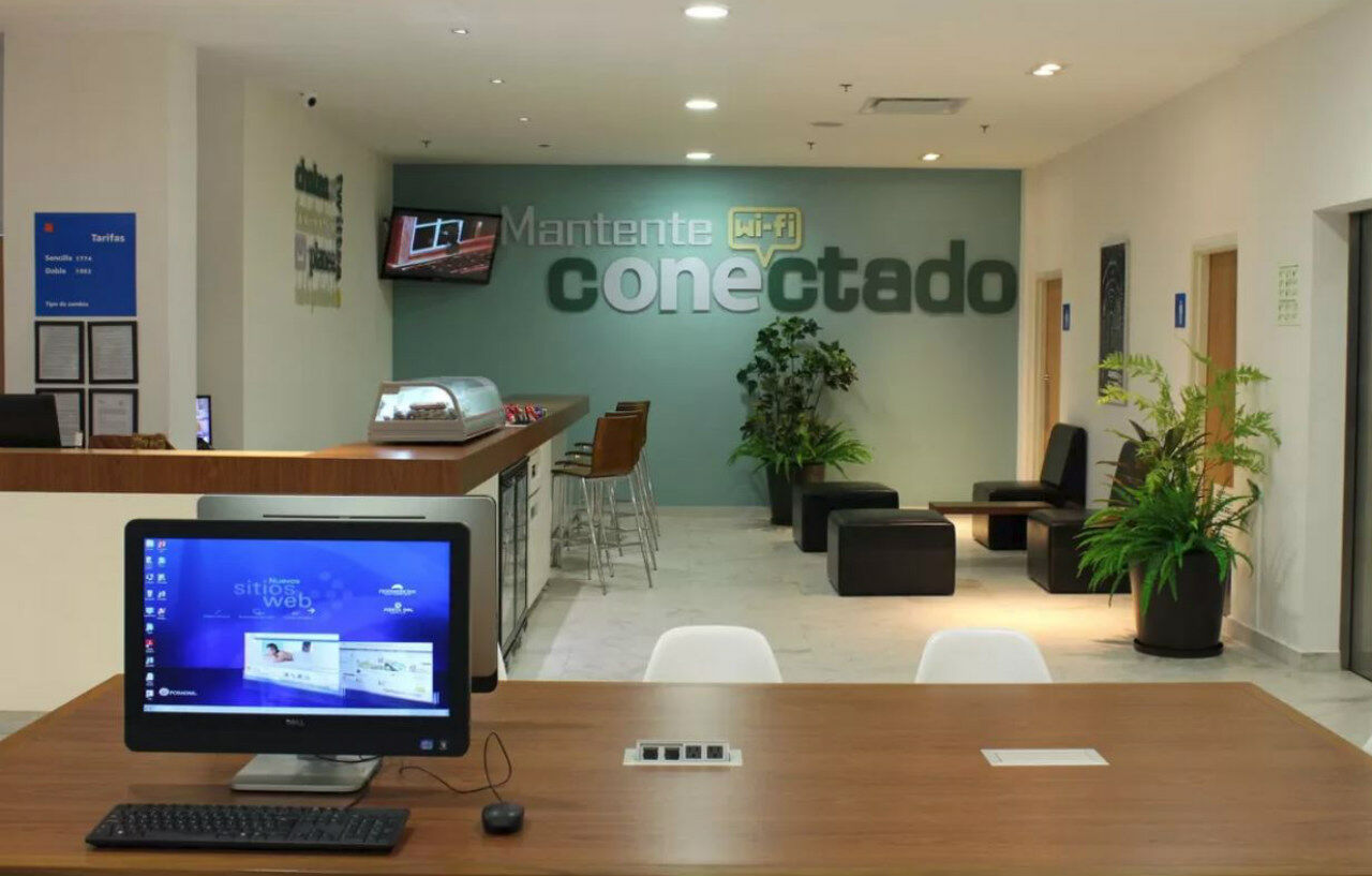One Poliforum Hotel
