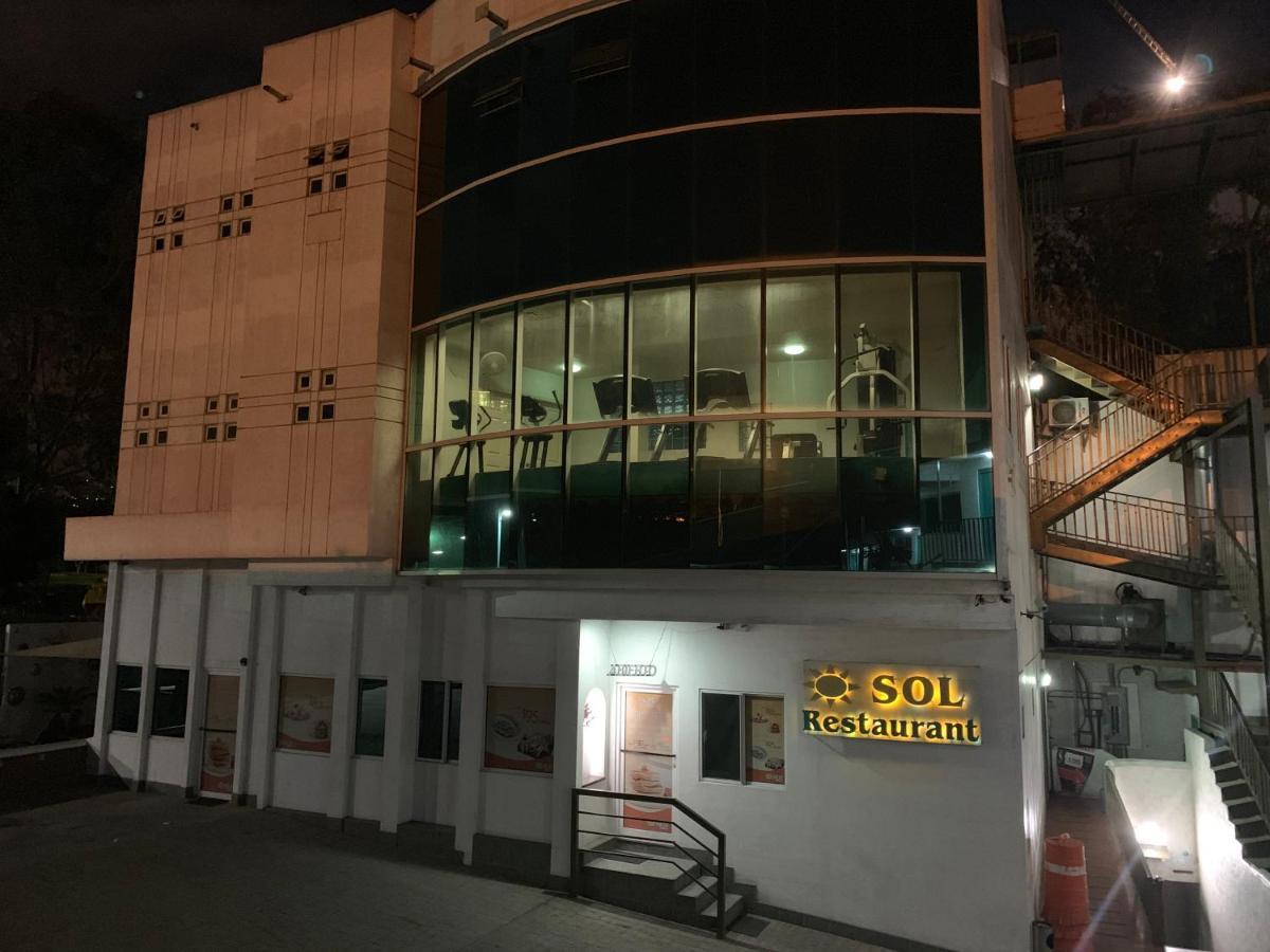 Real De Hotel