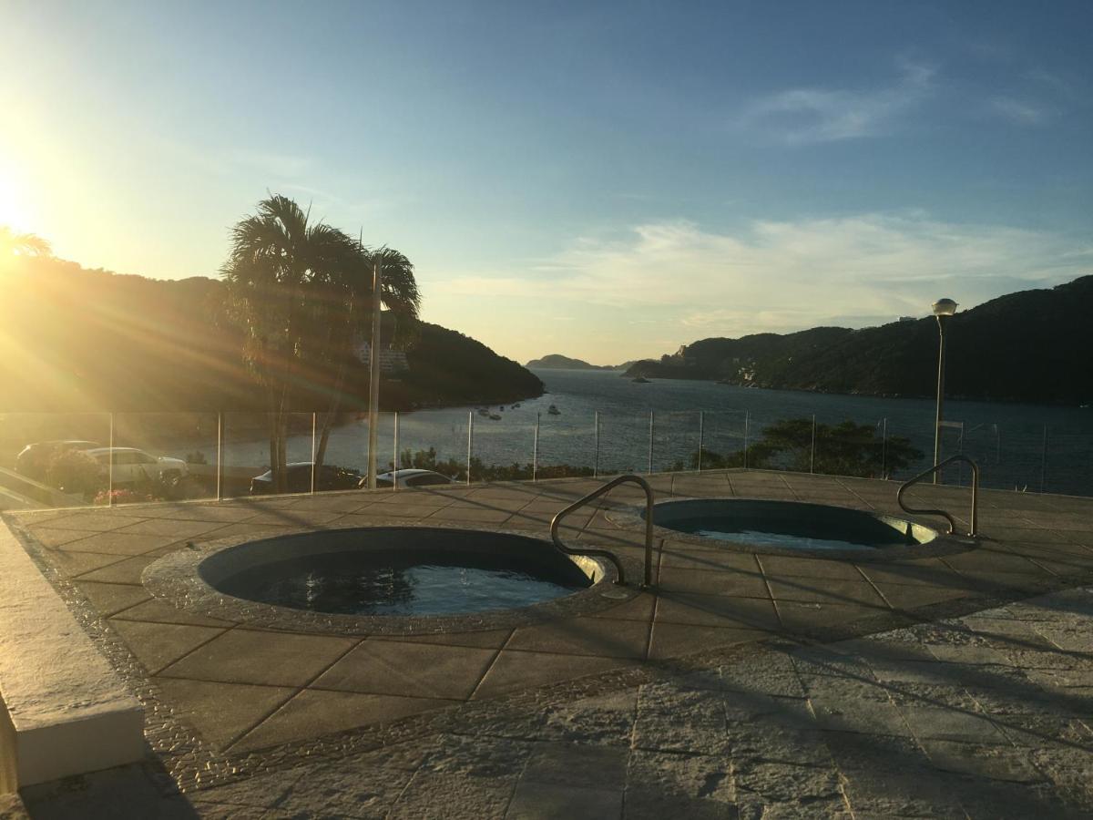 Apartment En Cabo Marques Diamante, Departamento Con Vistas Al Mar Y Atardeceres Espectaculares, Cerca Esta La Playa Al Nivel De La Caseta Del Condominio De Pto Marquez, Enfrente, Wifi, Restaurante, Albercas, 6 Personas *