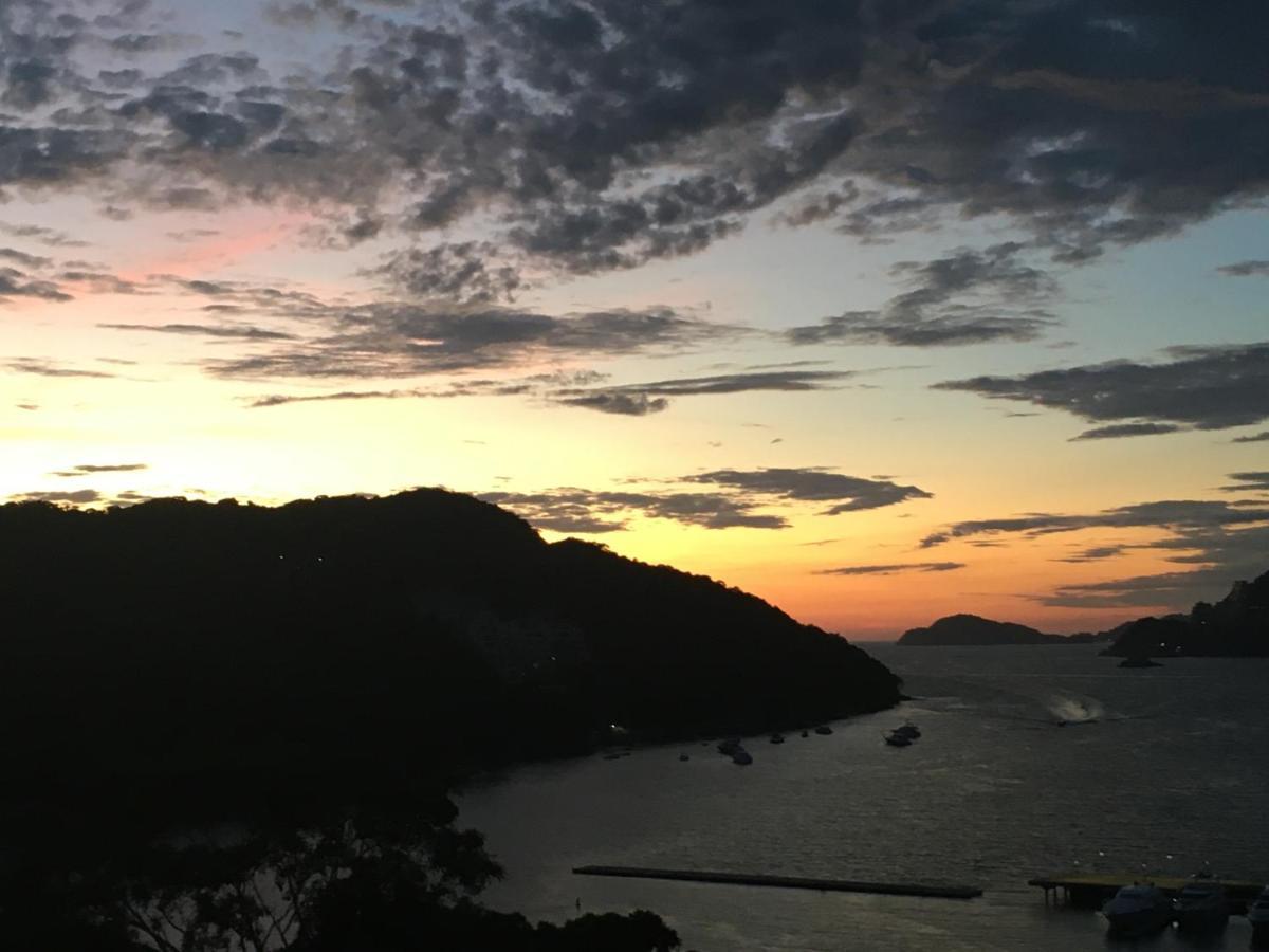 Apartment En Cabo Marques Diamante, Departamento Con Vistas Al Mar Y Atardeceres Espectaculares, Cerca Esta La Playa Al Nivel De La Caseta Del Condominio De Pto Marquez, Enfrente, Wifi, Restaurante, Albercas, 6 Personas