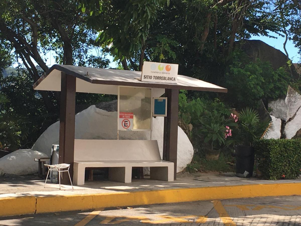 En Cabo Marques Diamante, Departamento Con Vistas Al Mar Y Atardeceres Espectaculares, Cerca Esta La Playa Al Nivel De La Caseta Del Condominio De Pto Marquez, Enfrente, Wifi, Restaurante, Albercas, 6 Personas * Acapulco