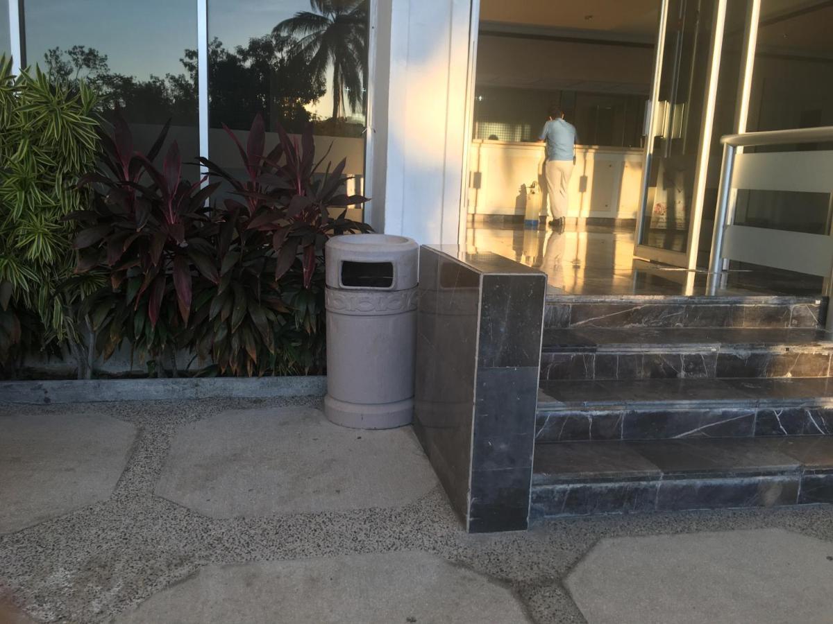 En Cabo Marques Diamante, Departamento Con Vistas Al Mar Y Atardeceres Espectaculares, Cerca Esta La Playa Al Nivel De La Caseta Del Condominio De Pto Marquez, Enfrente, Wifi, Restaurante, Albercas, 6 Personas Apartment *