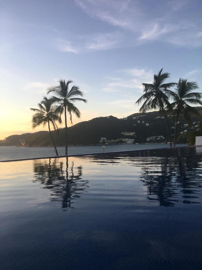 En Cabo Marques Diamante, Departamento Con Vistas Al Mar Y Atardeceres Espectaculares, Cerca Esta La Playa Al Nivel De La Caseta Del Condominio De Pto Marquez, Enfrente, Wifi, Restaurante, Albercas, 6 Personas * Acapulco