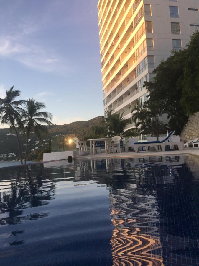 Apartment En Cabo Marques Diamante, Departamento Con Vistas Al Mar Y Atardeceres Espectaculares, Cerca Esta La Playa Al Nivel De La Caseta Del Condominio De Pto Marquez, Enfrente, Wifi, Restaurante, Albercas, 6 Personas