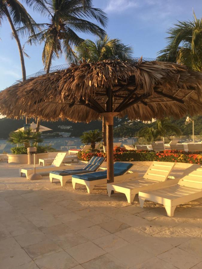 En Cabo Marques Diamante, Departamento Con Vistas Al Mar Y Atardeceres Espectaculares, Cerca Esta La Playa Al Nivel De La Caseta Del Condominio De Pto Marquez, Enfrente, Wifi, Restaurante, Albercas, 6 Personas *