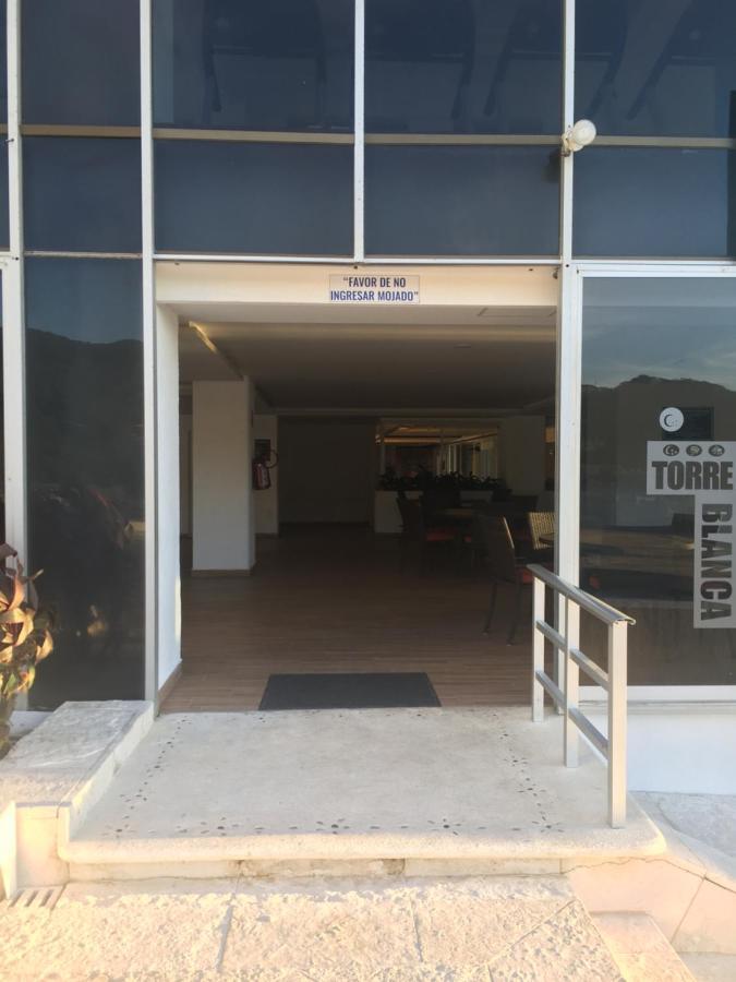 En Cabo Marques Diamante, Departamento Con Vistas Al Mar Y Atardeceres Espectaculares, Cerca Esta La Playa Al Nivel De La Caseta Del Condominio De Pto Marquez, Enfrente, Wifi, Restaurante, Albercas, 6 Personas * Acapulco