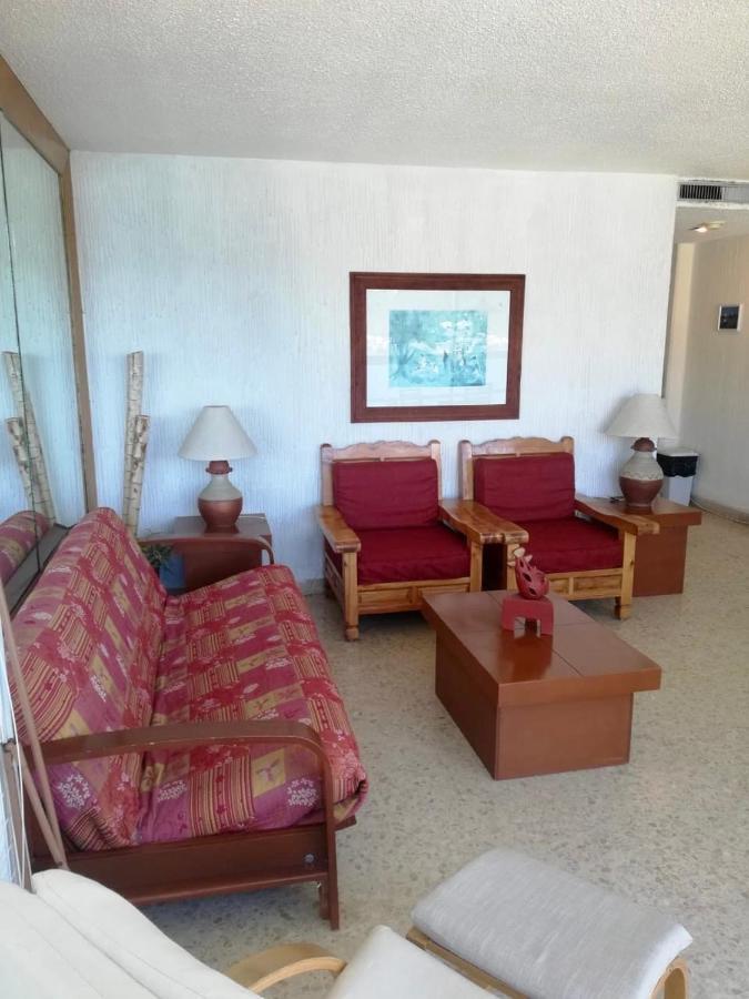 En Cabo Marques Diamante, Departamento Con Vistas Al Mar Y Atardeceres Espectaculares, Cerca Esta La Playa Al Nivel De La Caseta Del Condominio De Pto Marquez, Enfrente, Wifi, Restaurante, Albercas, 6 Personas Acapulco