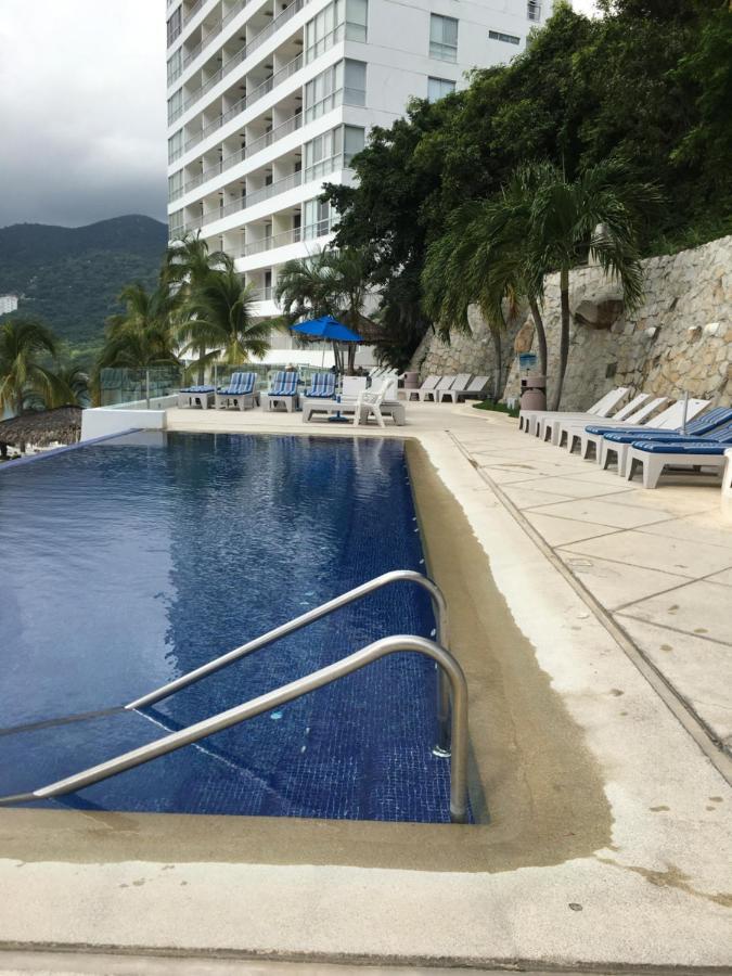 Apartment En Cabo Marques Diamante, Departamento Con Vistas Al Mar Y Atardeceres Espectaculares, Cerca Esta La Playa Al Nivel De La Caseta Del Condominio De Pto Marquez, Enfrente, Wifi, Restaurante, Albercas, 6 Personas *