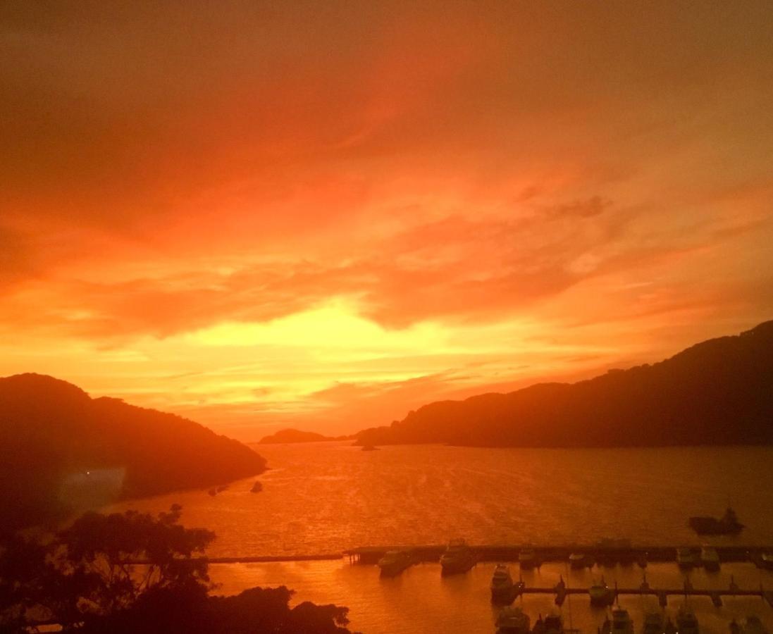 En Cabo Marques Diamante, Departamento Con Vistas Al Mar Y Atardeceres Espectaculares, Cerca Esta La Playa Al Nivel De La Caseta Del Condominio De Pto Marquez, Enfrente, Wifi, Restaurante, Albercas, 6 Personas Apartment Acapulco