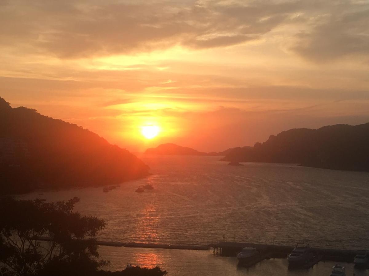 En Cabo Marques Diamante, Departamento Con Vistas Al Mar Y Atardeceres Espectaculares, Cerca Esta La Playa Al Nivel De La Caseta Del Condominio De Pto Marquez, Enfrente, Wifi, Restaurante, Albercas, 6 Personas *