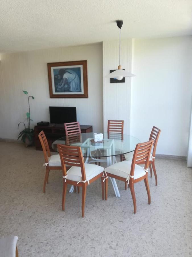 En Cabo Marques Diamante, Departamento Con Vistas Al Mar Y Atardeceres Espectaculares, Cerca Esta La Playa Al Nivel De La Caseta Del Condominio De Pto Marquez, Enfrente, Wifi, Restaurante, Albercas, 6 Personas
